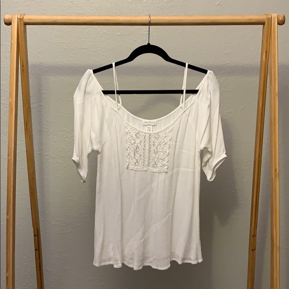 Full Tilt Women’s Cold Shoulder Top White Size M